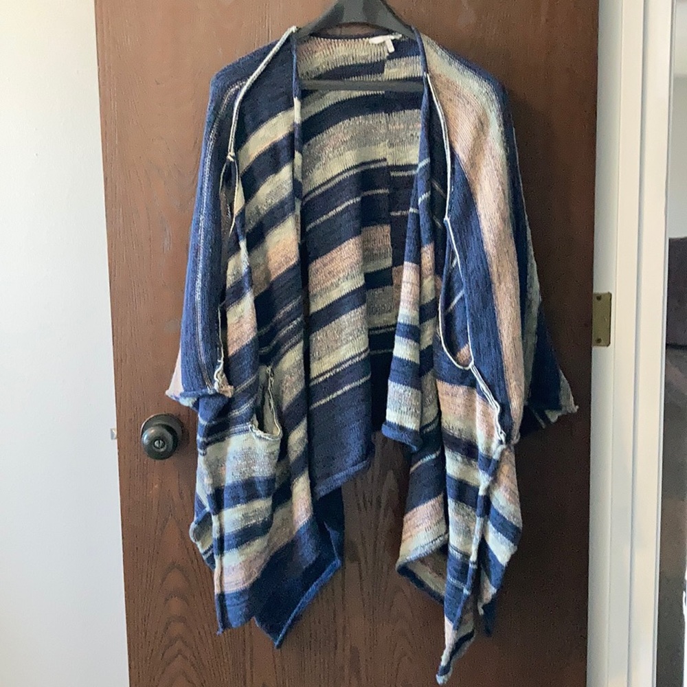 BKE poncho with pockets